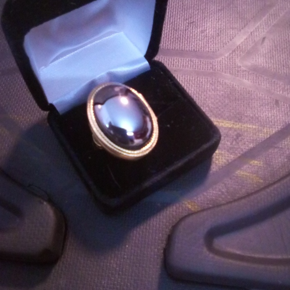 Vintage 1960s Black gemstone poison ring locket gold tone avon